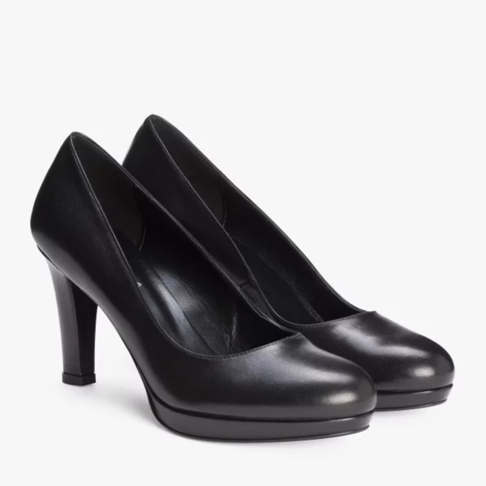 Agnès b. Black Leather Nina Pumps